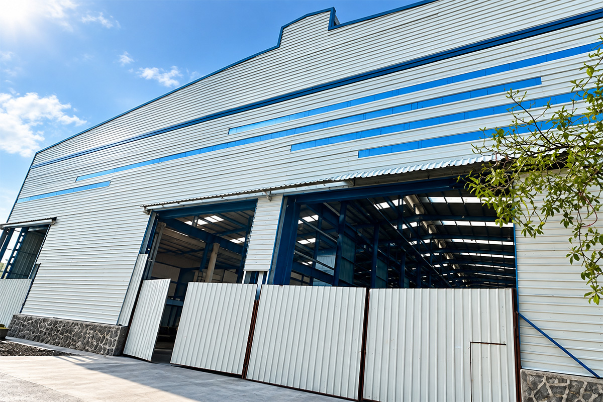 Industrial pre-engineered building